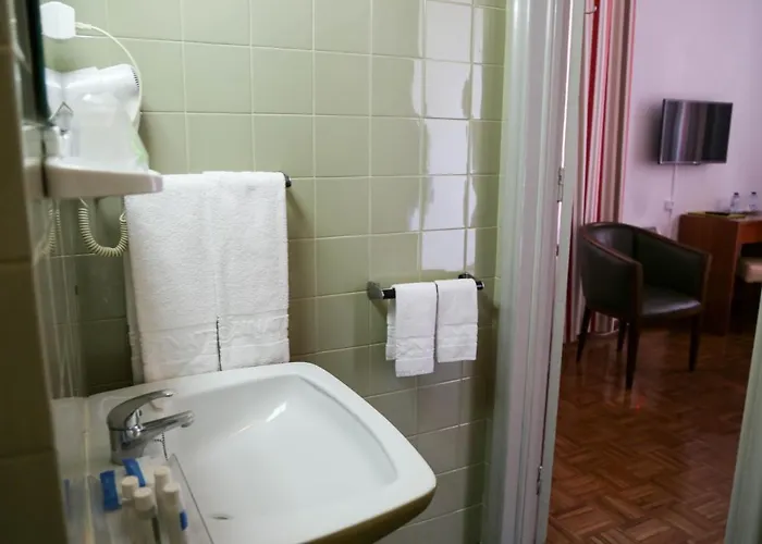 Inatel Entre-os-rios Hotel Portela (Porto)