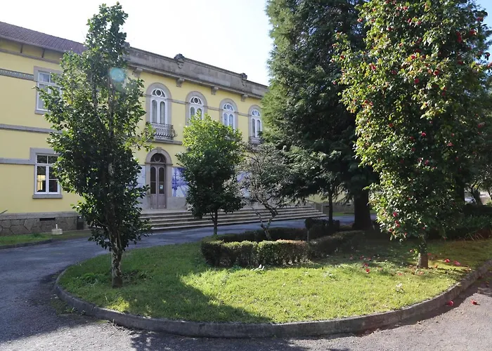 Inatel Entre-os-rios Hotel Portela (Porto)